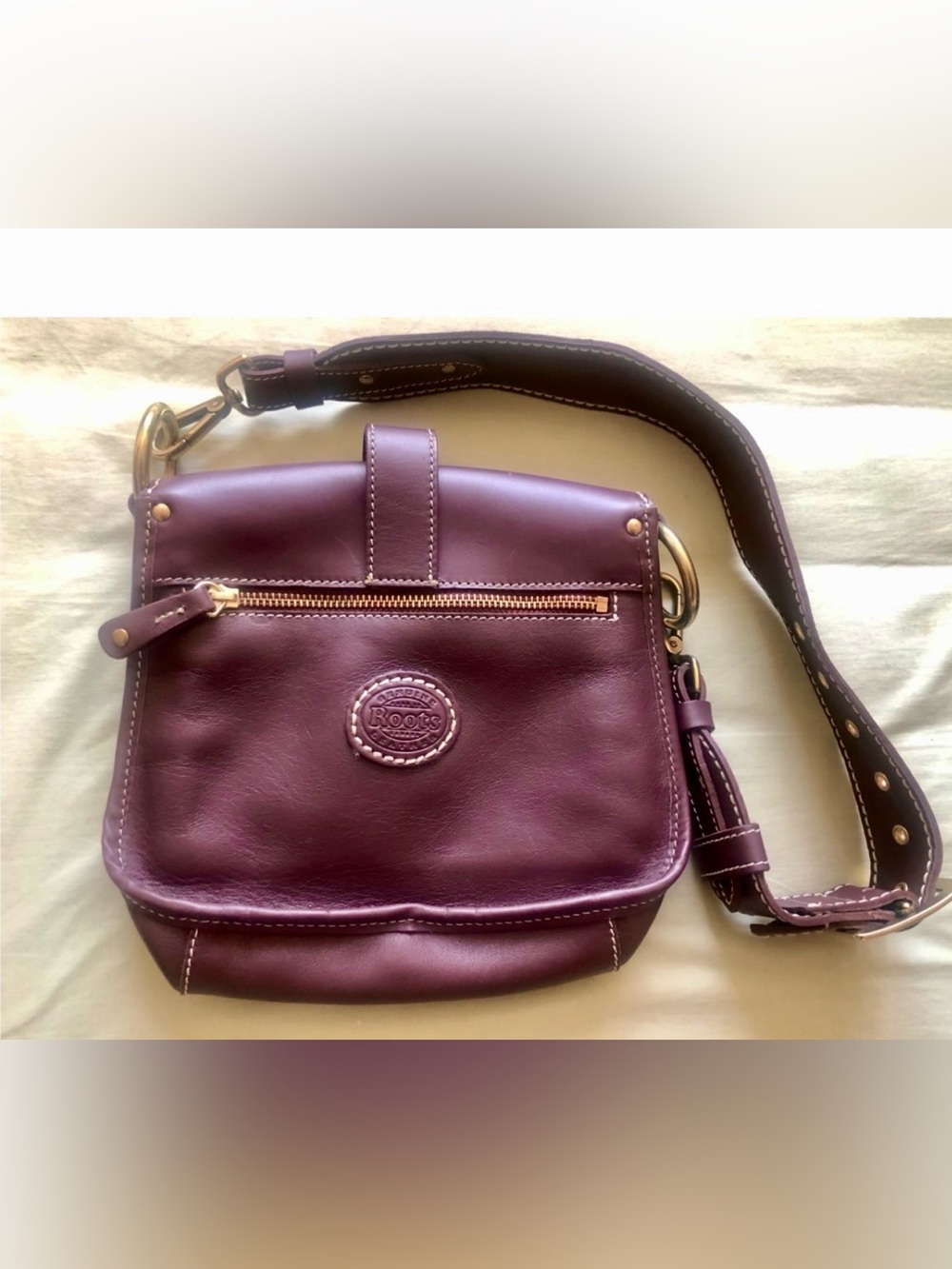 euc Roots Canada Women’s Purple Leather shoulder Bag - Picture 3 of 10